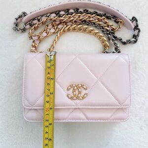 No Brand 19 WOC Flap Bag in Light Pink with Gold-Tone Chain